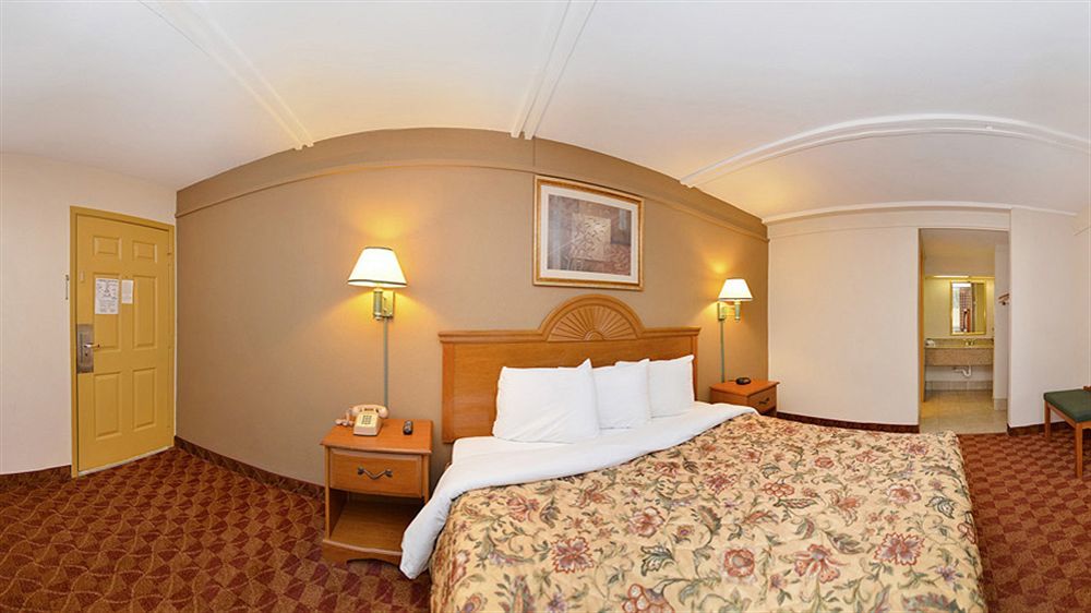 Spanish Trace Inn Athens Esterno foto