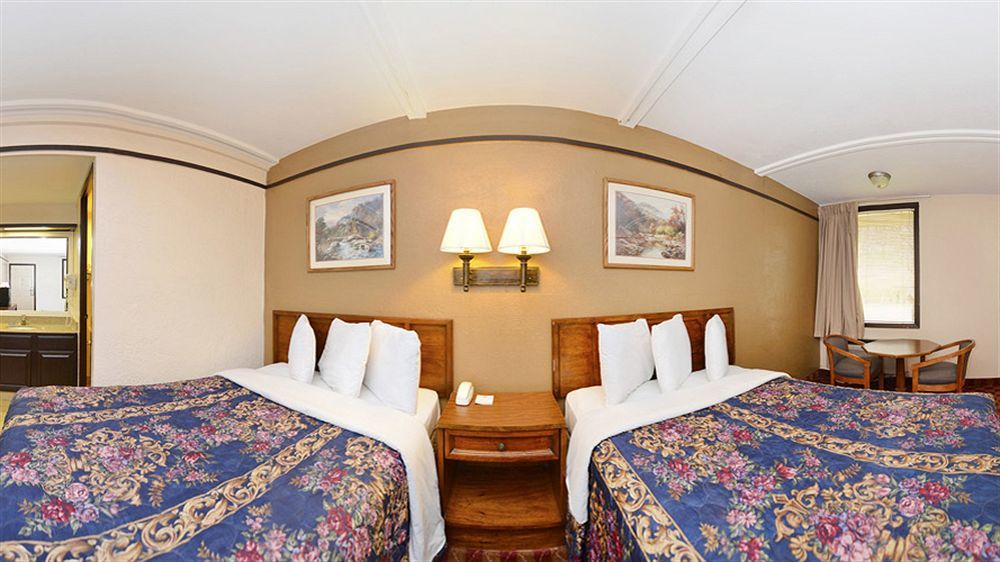 Spanish Trace Inn Athens Esterno foto