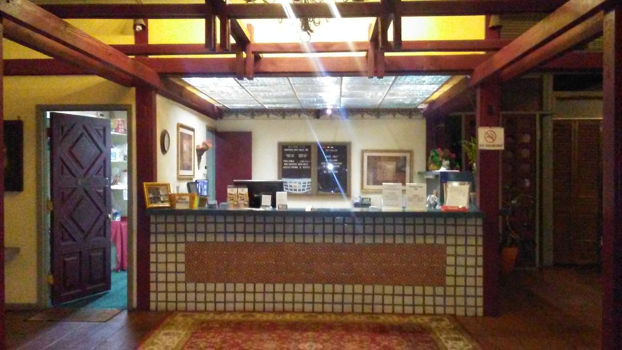 Spanish Trace Inn Athens Esterno foto