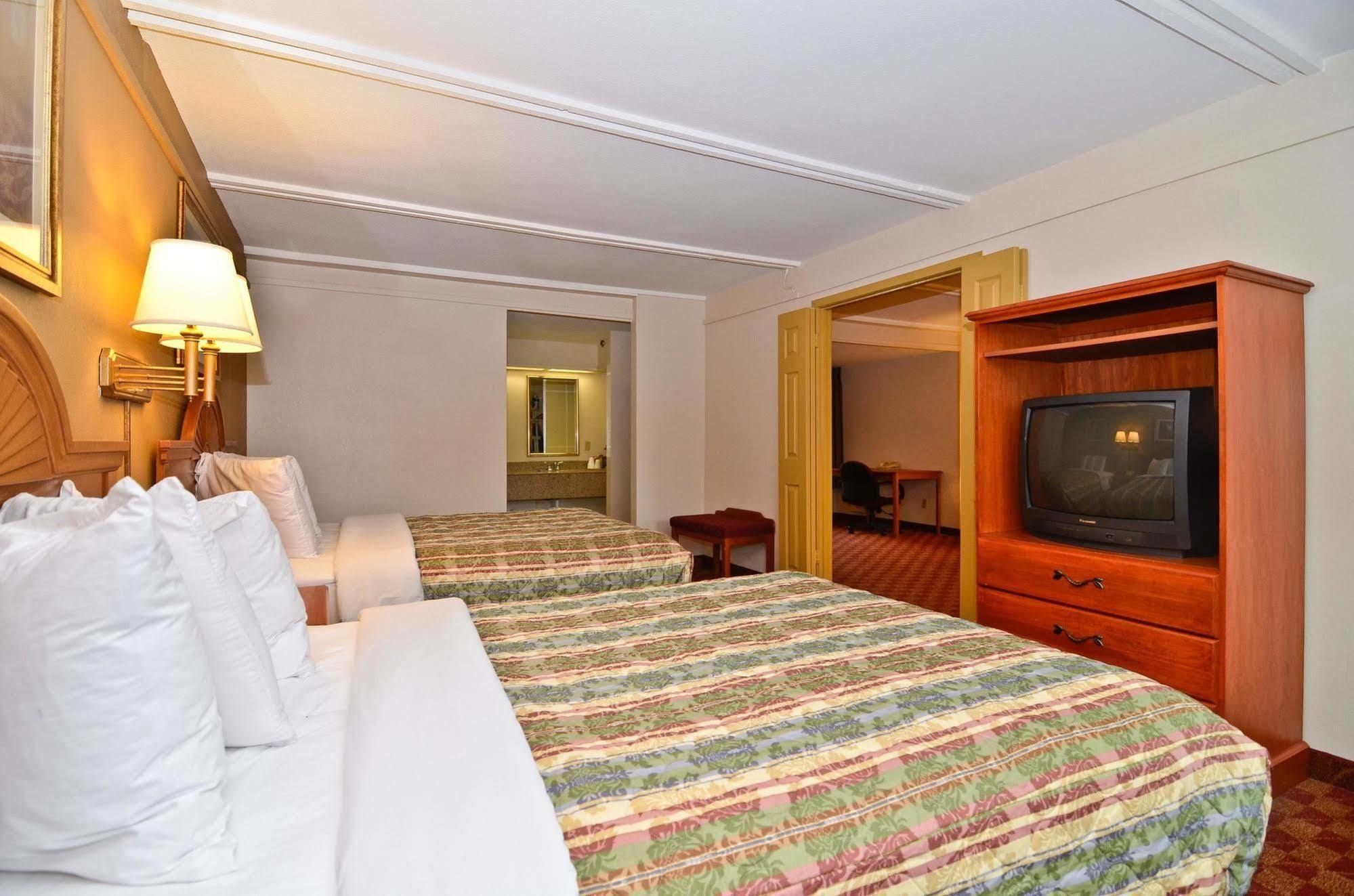 Spanish Trace Inn Athens Esterno foto
