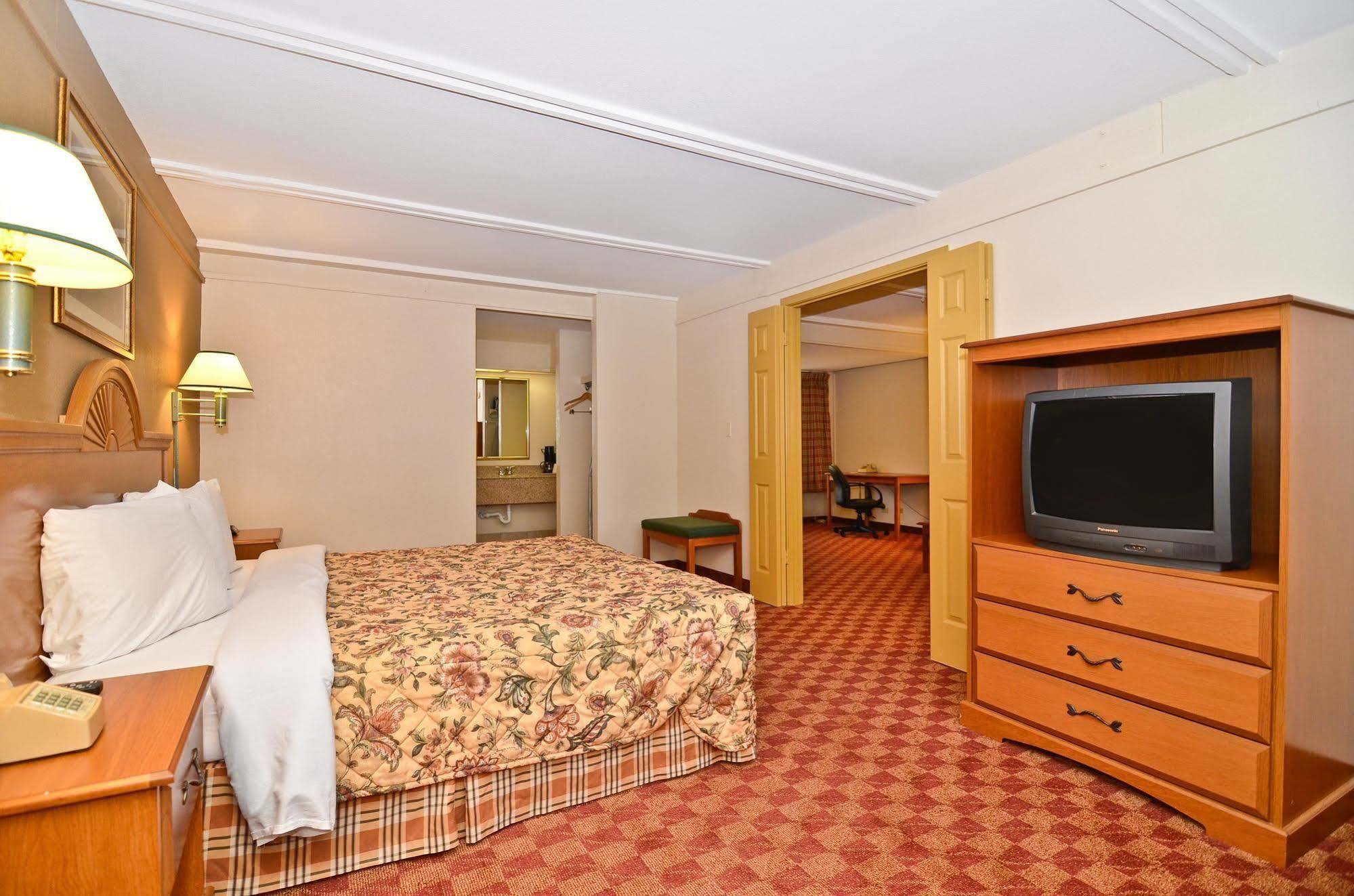 Spanish Trace Inn Athens Esterno foto