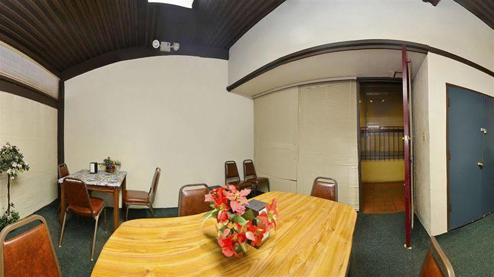 Spanish Trace Inn Athens Esterno foto