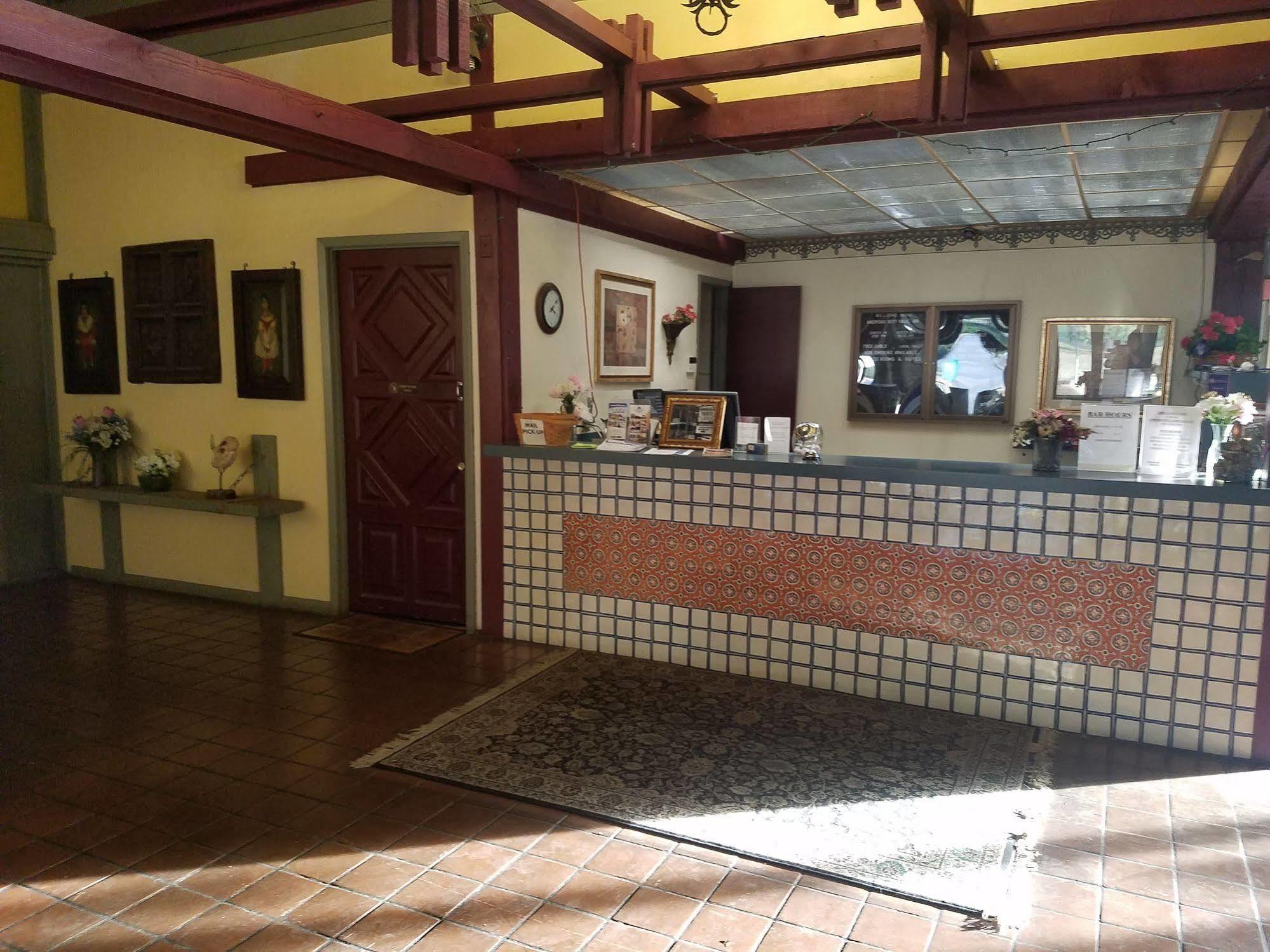 Spanish Trace Inn Athens Esterno foto
