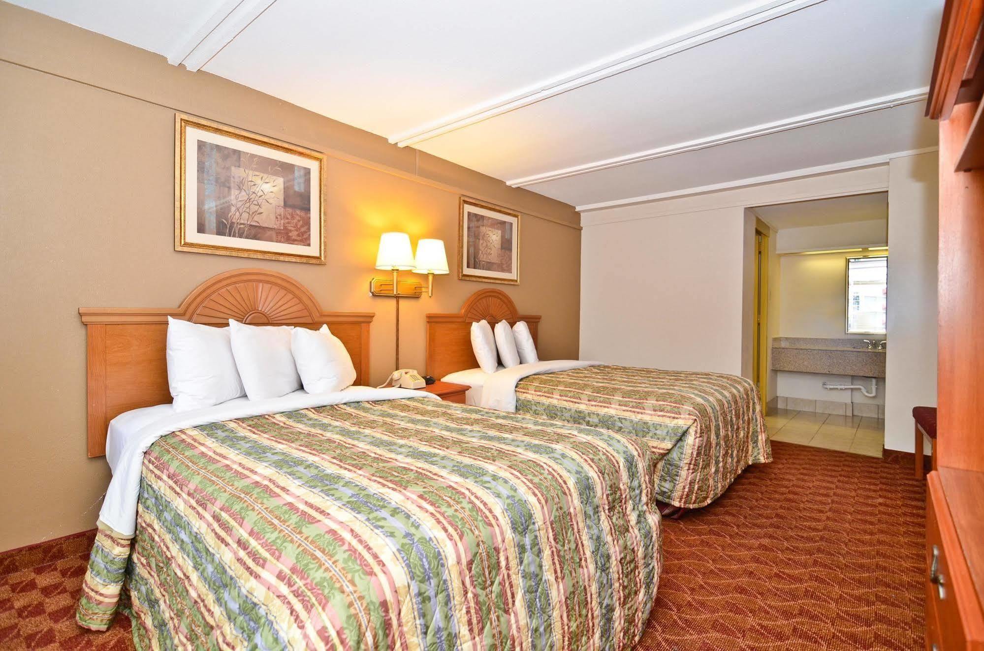 Spanish Trace Inn Athens Esterno foto