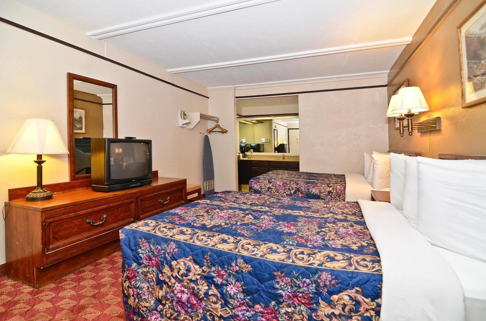 Spanish Trace Inn Athens Esterno foto
