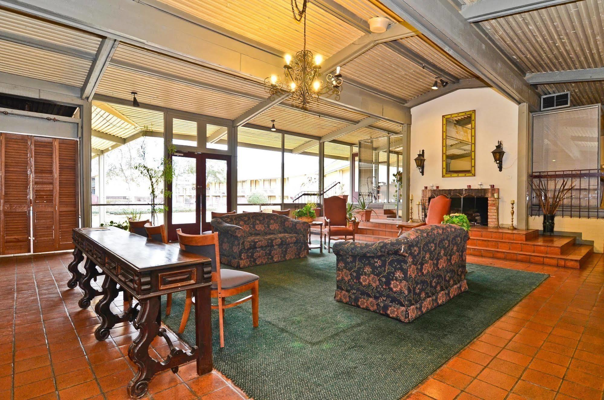 Spanish Trace Inn Athens Esterno foto